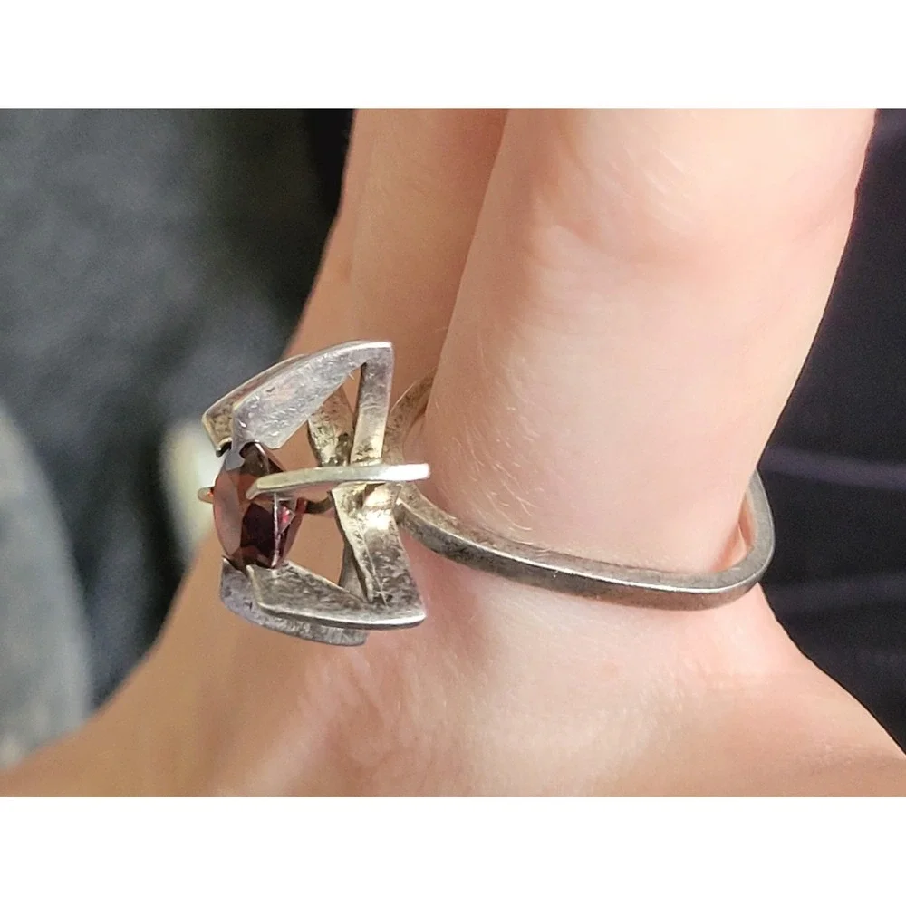 Vintage MCM Starburst Sterling Silver Red Stone Ring Garnet Funky Size 6 Triangl